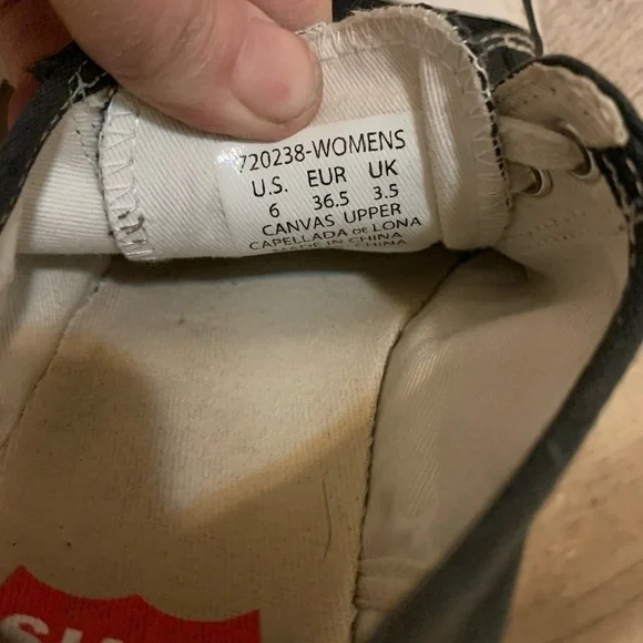 Levi’s Black & White Sneakers Size 6 - Picture 8 of 8